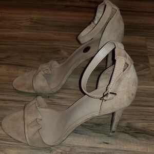 A. New. Day Tab Heels With Ruffled Top. Size 10 Heels.